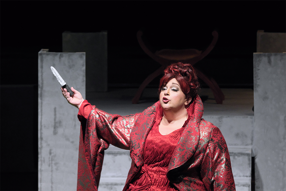 Helena Dix as Vitellia in La Clemenza di Tito (photograph by Peter Hislop)